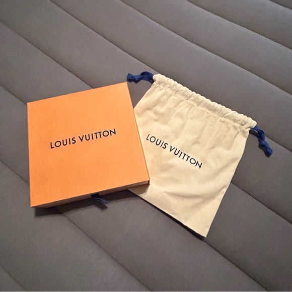 ๐ฏ Authentic Louis Vuitton 30mm reversible belt - Picture 9 of 9